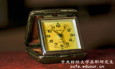 中央財(cái)經(jīng)大學(xué)保險(xiǎn)學(xué)在職研究生申碩考試什么時(shí)候報(bào)名？